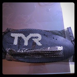 TYR swim flippers for hands
